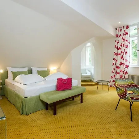 Dermuth – Parkvilla Wörth Hotell